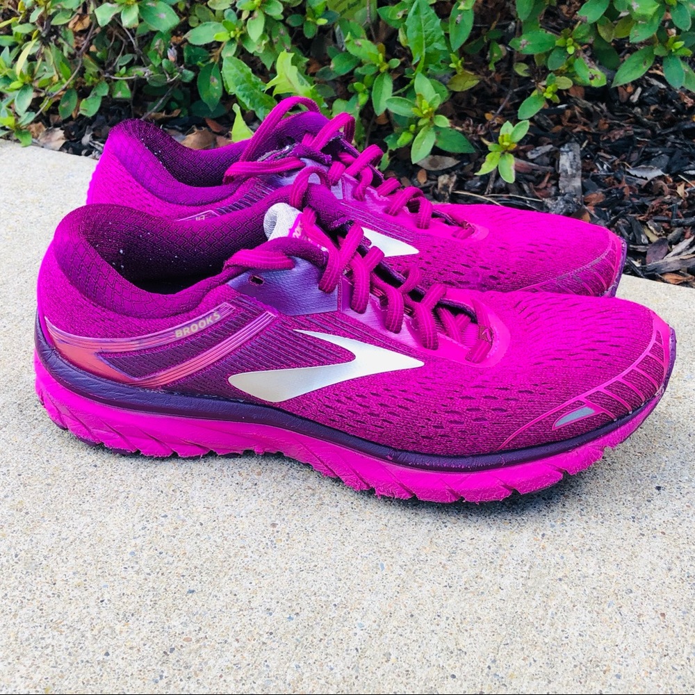 Brooks Sneakers